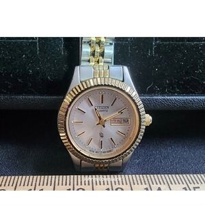 Vintage Citizen Day/Date Men's Watch Runs Works Gold/Silver Tone Band